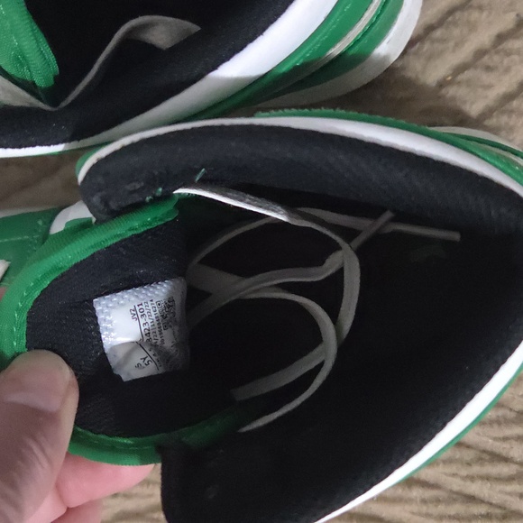 Kids Air Jordan Sneakers Size 5Y - Picture 4 of 6